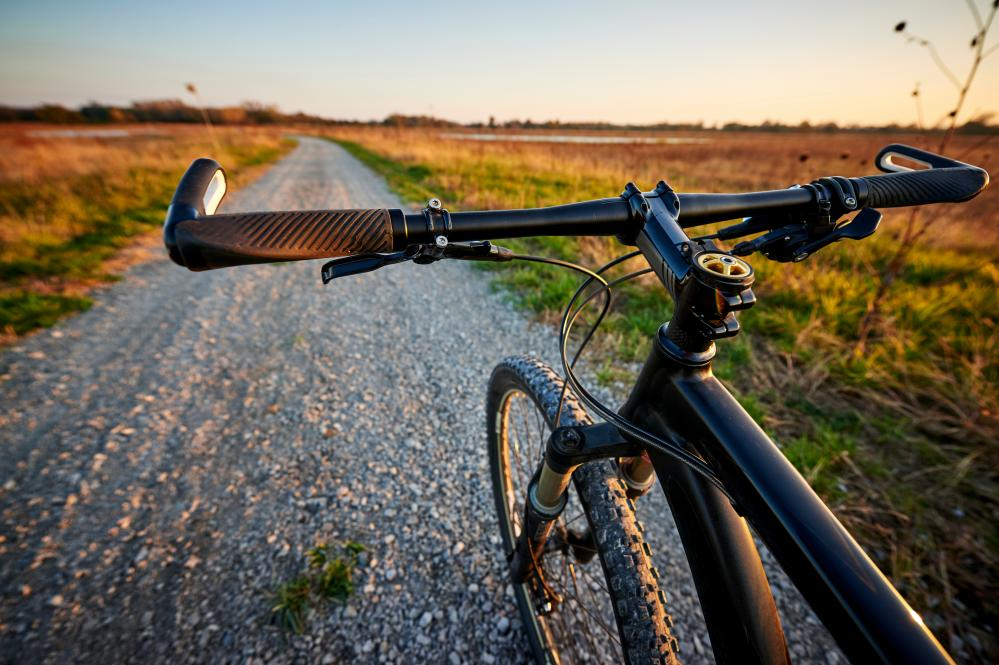 gravel road bike front adobestock 133580170