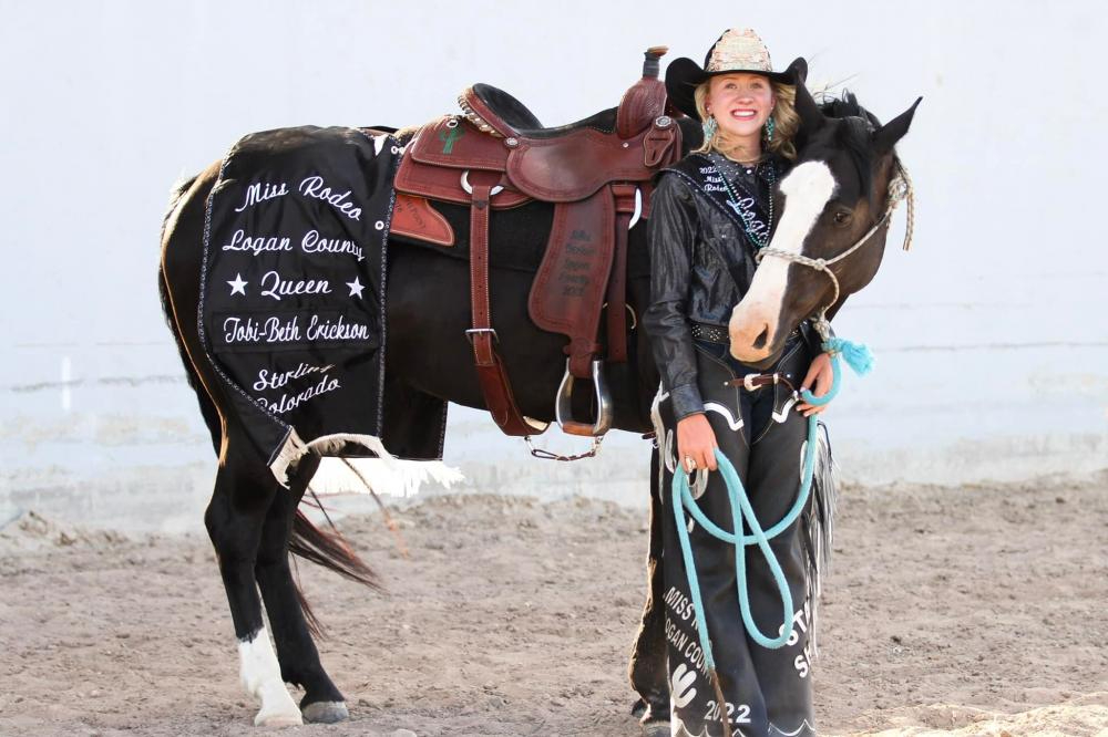 tobi beth erickson with horse